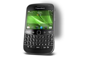 Suomalaisoperaattori otti BlackBerry-puhelimet valikoimaansa