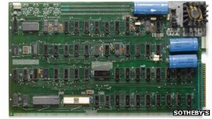 Functioning Apple 1 sold at auction with Steve Jobs memo